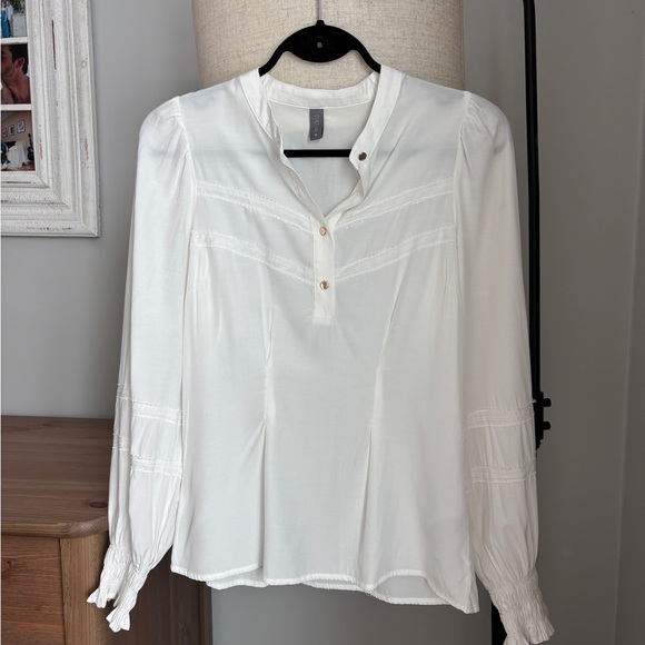 Culture Tops - Culture White Blouse with Button Detail
